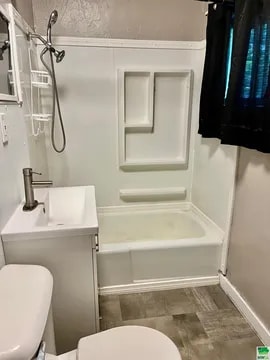 Building Photo - 122 Walnut St