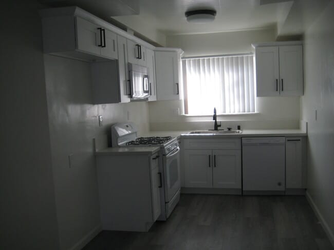 Building Photo - 5130 Woodman Ave