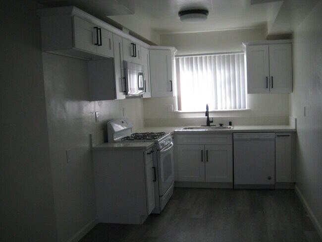 Building Photo - 5130 Woodman Ave