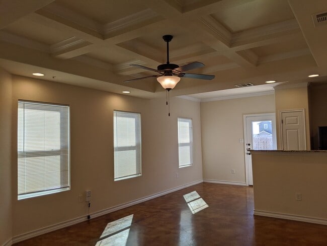 Building Photo - Town home for rent