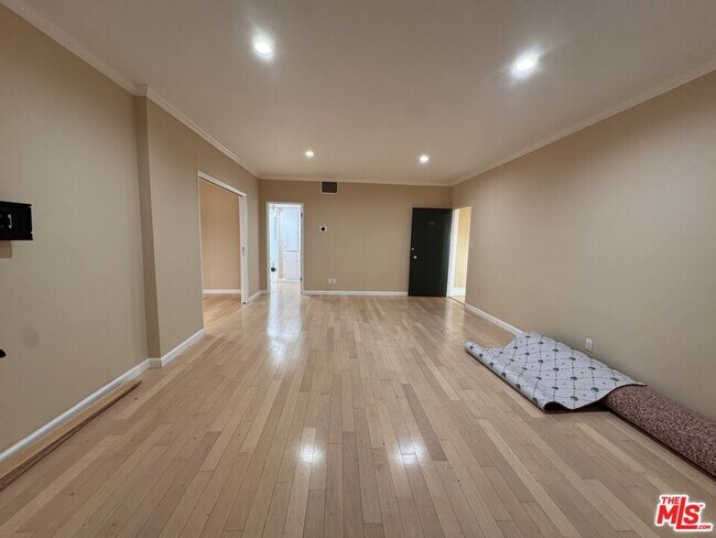 Foto del edificio - 8550 Holloway Dr