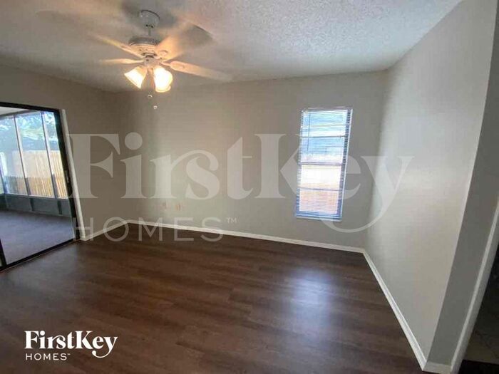 Foto del edificio - 7800 Turnbridge Dr