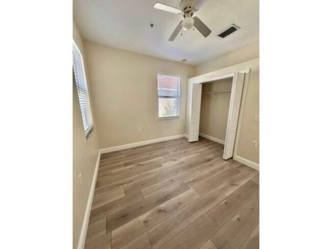 Building Photo - Annual-3 Bedroom 2.5 Bath Townhouse-Fort Myers