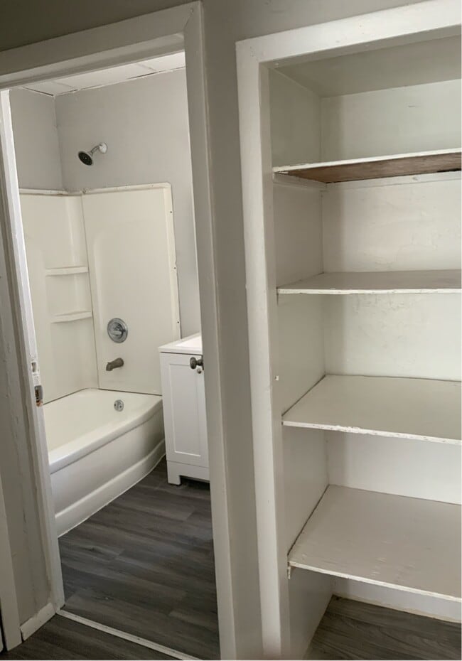 Foto del edificio - 3449 E 71st St