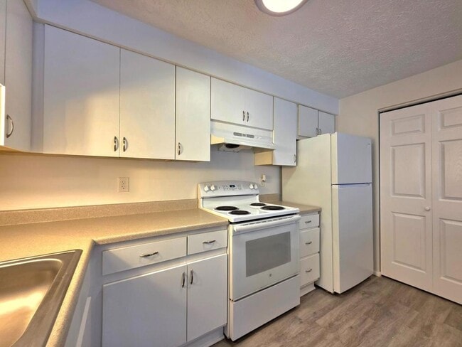 Foto del edificio - 8380 Brockham Dr