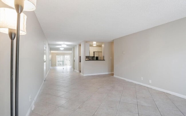 Building Photo - 8577 Rugby Dr