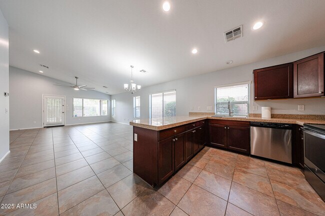 Foto del edificio - 24318 N 27th Pl