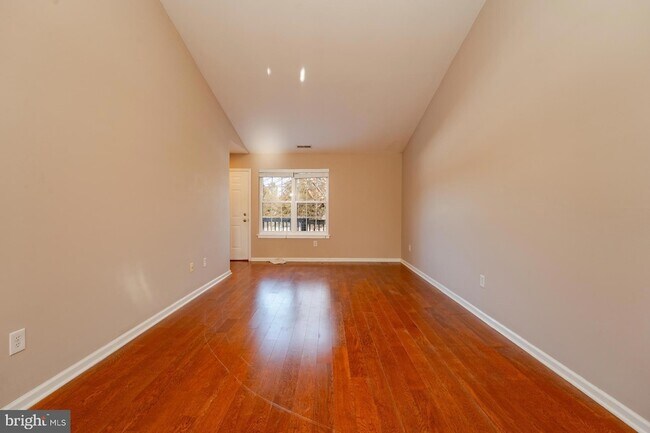 Foto del edificio - 558 London Ct