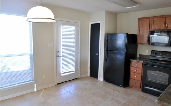 Building Photo - 4117 McFarland Dr