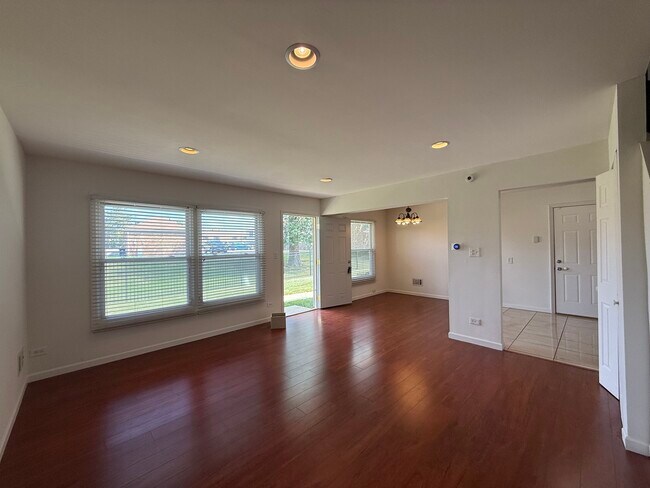 Building Photo - 1781 Queensbury Cir