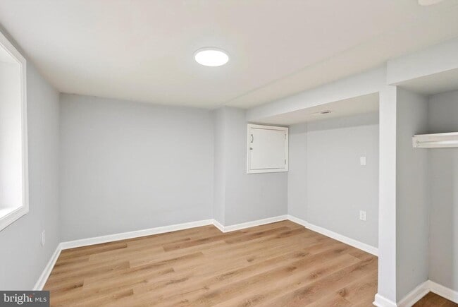 Building Photo - 29 W Elm Ave