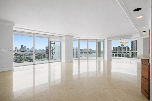Foto del edificio - 19355 Turnberry Way
