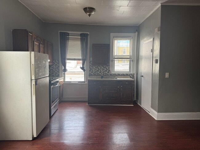 Building Photo - 134 43rd St