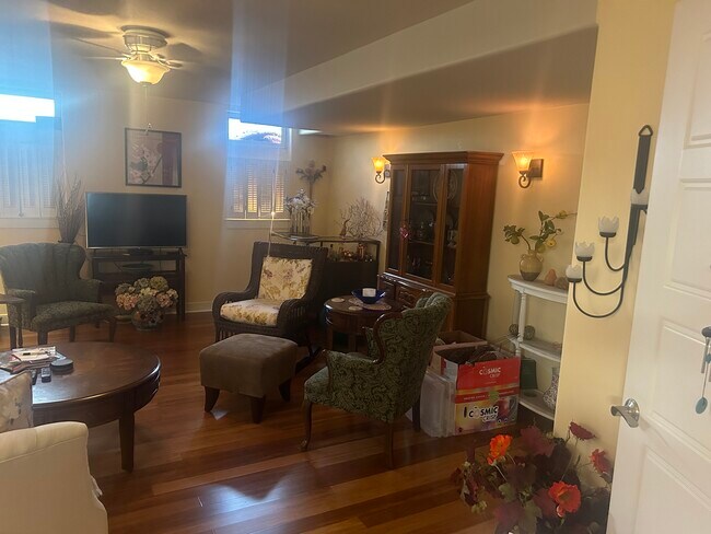 Living Room - 8111 Chestnut Crest Dr