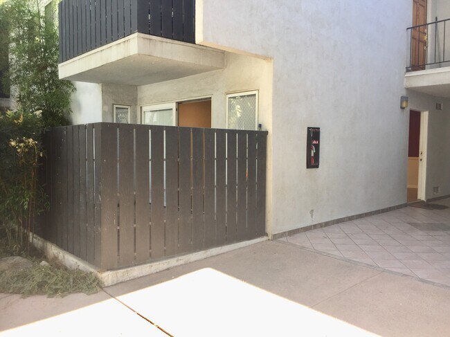 Foto del edificio - 18645 Hatteras St