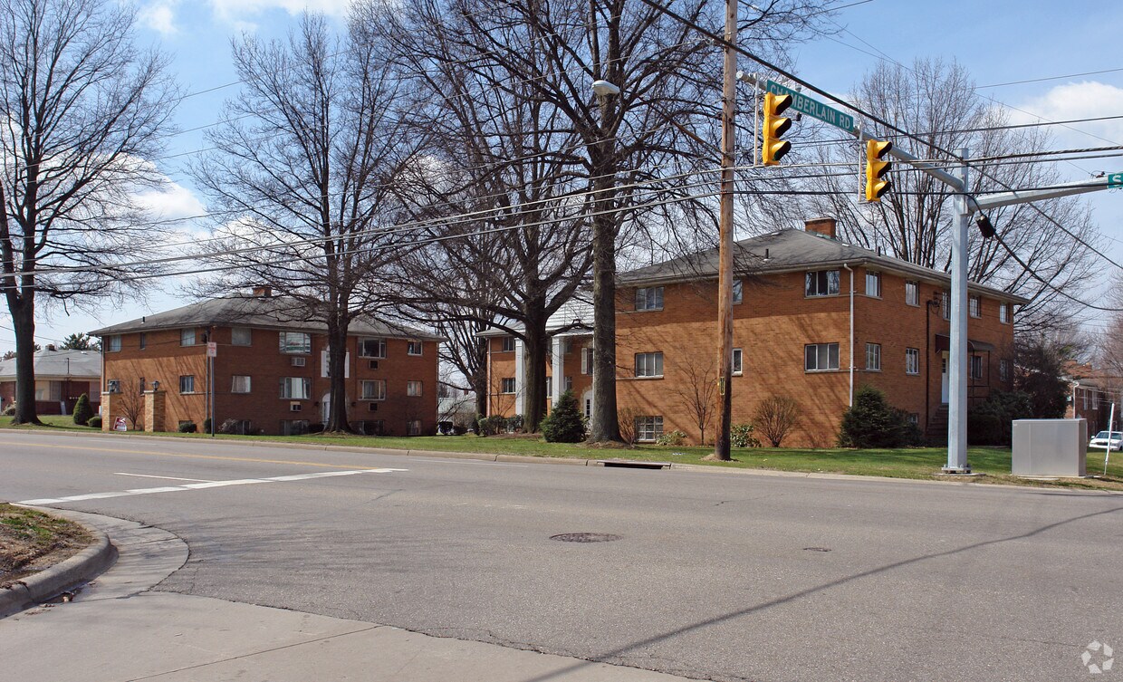 Building Photo - 110-122 S Miller Rd