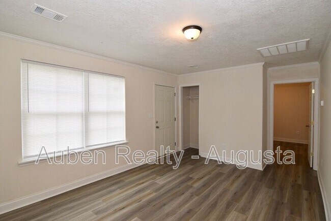 Foto del edificio - 1924 Roberson Rd