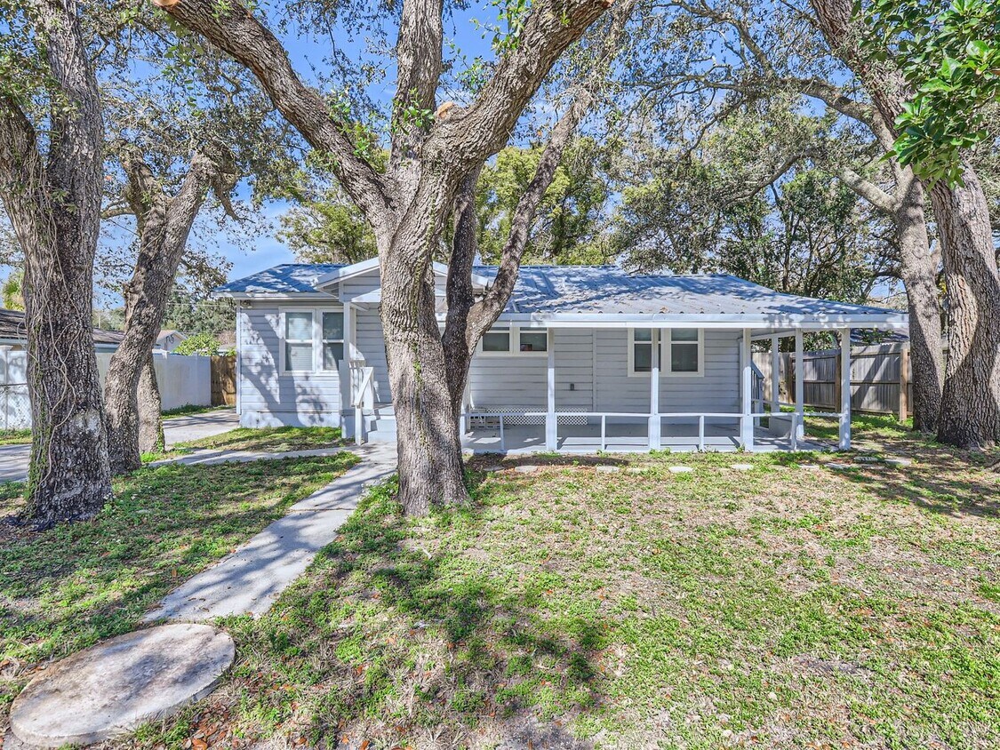 Primary Photo - Updated 2 Bedroom House with Granite Count...