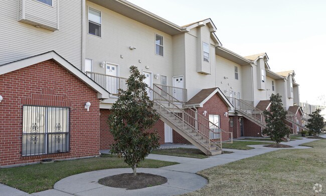 Building Photo - Woodridge Condominiums