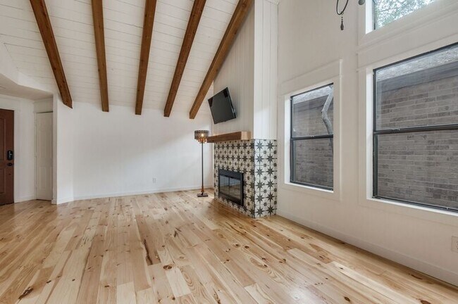 Foto del edificio - 4011 Rosser Square