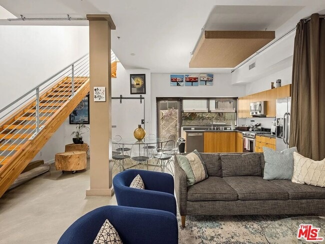 Foto del edificio - 815 Hampton Dr