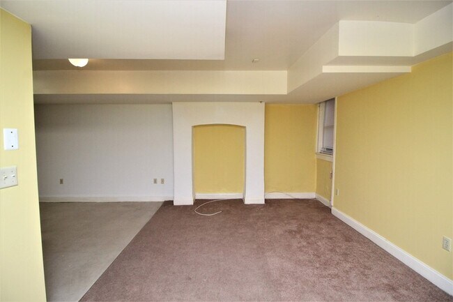 Building Photo - 12 E Biddle St