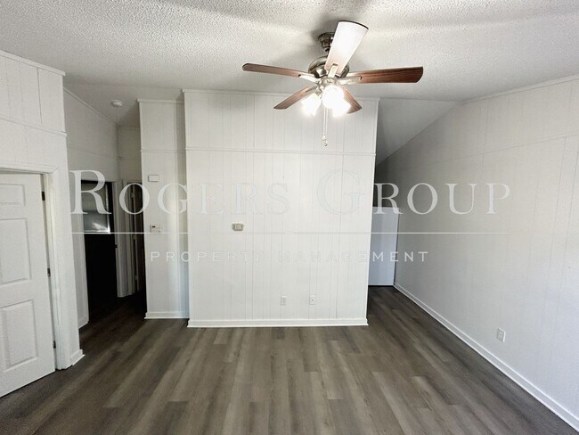 Building Photo - #450 - 232-234 Crozier St Duplex