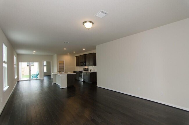 Foto del edificio - 6056 Urbano Bnd