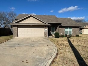 Building Photo - 203 E Border St