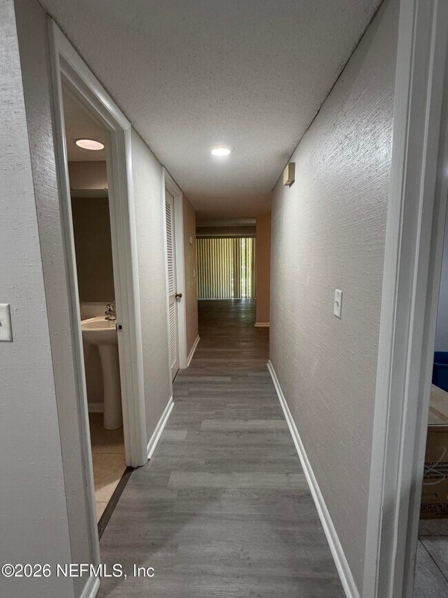 Foto del edificio - 396 Regency Wood Dr