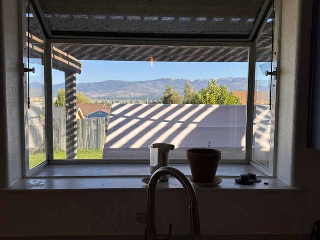 Building Photo - 1130 Shadow Mountain Dr