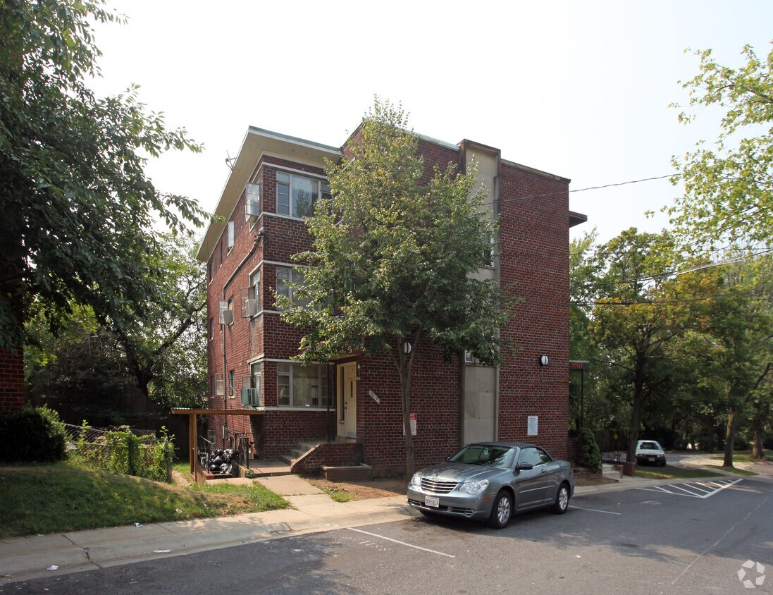 Foto del edificio - 8809 Glenville Rd