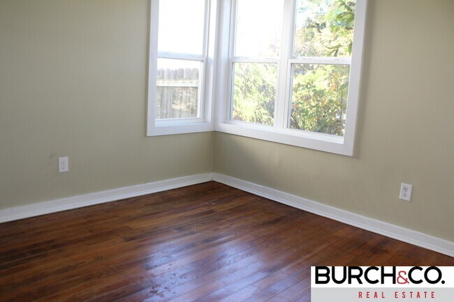 Foto del edificio - 2 Bedroom/ 1Bath Available