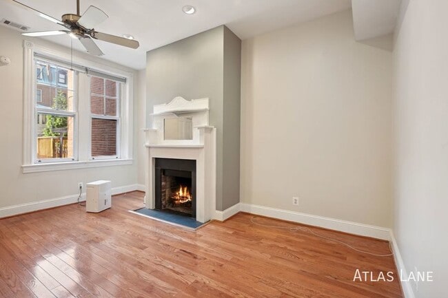 Building Photo - Dupont Circle!! //Professionally Managed &...