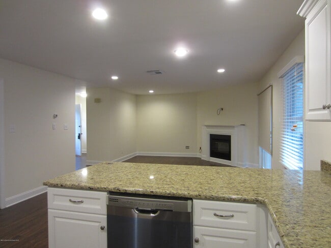 Building Photo - 22 Lasatta Ave