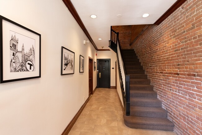 Building Photo - 411 Marlborough St