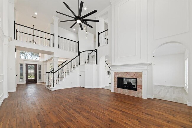Building Photo - 2719 Oakland Dr