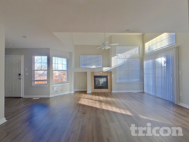 Foto del edificio - 13295 Holly St