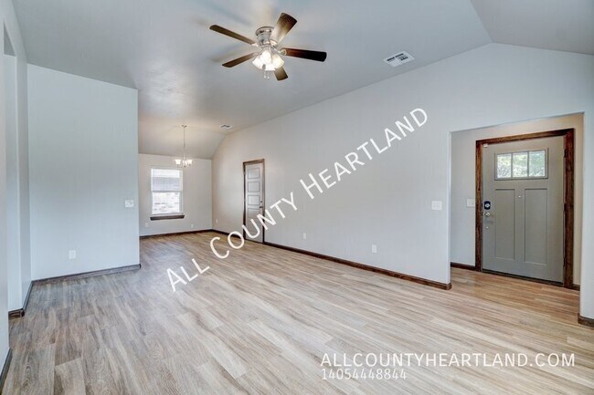 Building Photo - 211 E Forster Ln