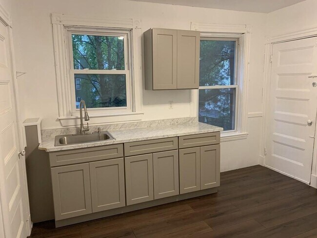 Foto del edificio - GREAT 3Br/1Bth, newly renovated, ready to move-in!