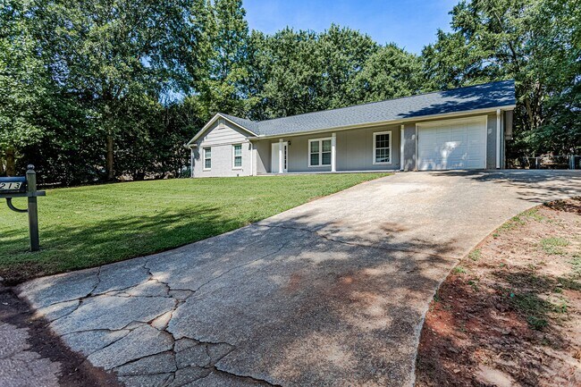 Foto del edificio - Home in Desirable Neighborhood Off Of Pelh...
