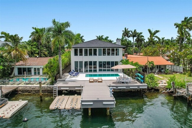 Building Photo - 257 N Coconut Ln