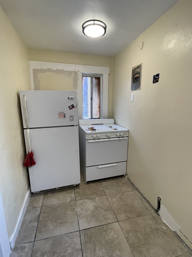 Refrigerator & Stove / Range provided - 1120 S Berendo St