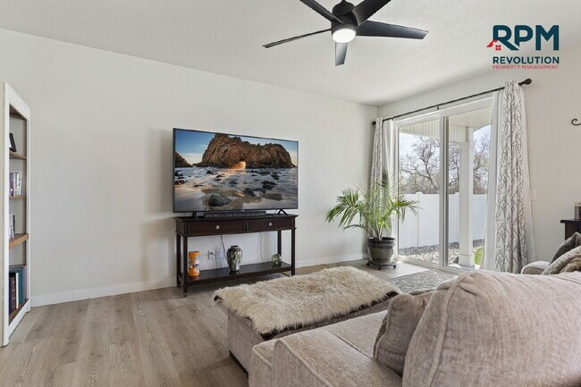 Foto del edificio - "Charming West Haven Retreat: Spacious 3-B...