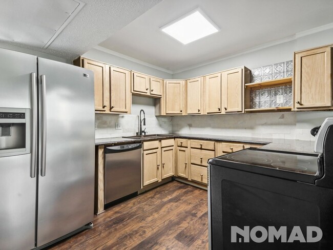 Building Photo - 2 Bedroom Townhome in Carrollton