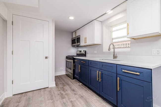 Kitchen - 4308 N Central Park Ave