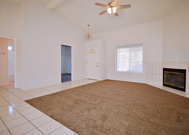 Foto del edificio - Charming 3-Bed, 2-Bath Home. - 1306 Sq Ft of Comfort in Cathedral City!"