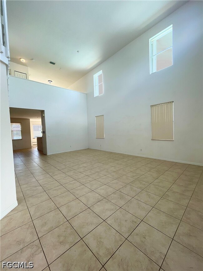 Building Photo - 17038 Tremont St