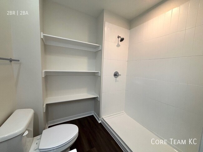 Foto del edificio - 662 E 63rd St