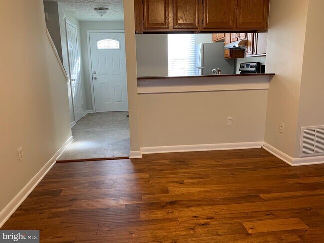 Building Photo - 9243 Redbridge Ct